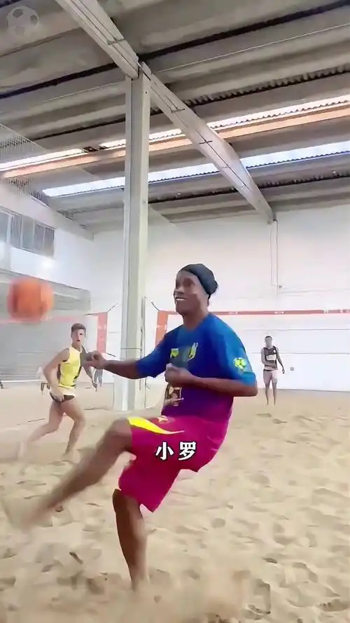 因此